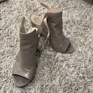 VINCE CAMUTO Heels ✨